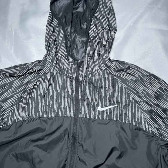 Nike Shield Flash Reflective Running Jacket Women's L Black Vented Lightweight - Picture 2 of 6
